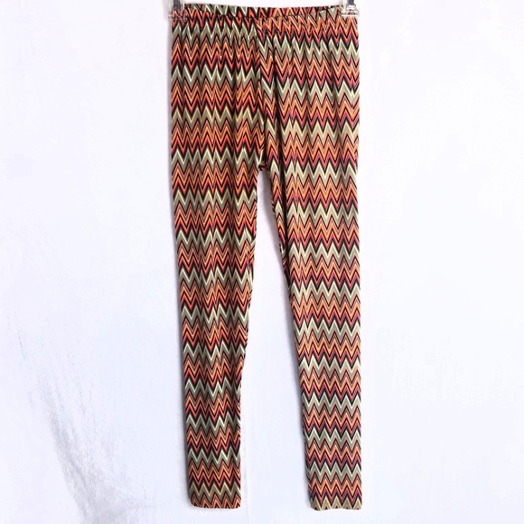 Soft Leggings (zig zag print) - Picture 2 of 3